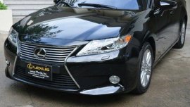 Selling Black Lexus Es 350 2015 at 30000 km 