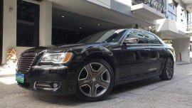 Black Chrysler 300c 2013 at 30000 km for sale 