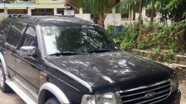 Selling Black Ford Everest 2006 at 301000 km 