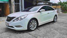 White Hyundai Sonata 2011 for sale in Manila