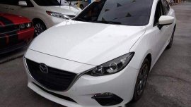White Mazda 3 2016 at 44000 km for sale 