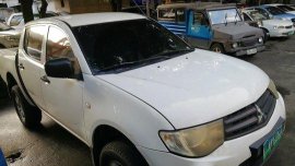 Selling White Mitsubishi Strada 2013 Manual Diesel at 55000 km