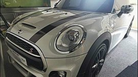 Sell White 2018 Mini Cooper Automatic Gasoline at 2000 km