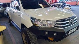 Selling White Toyota Hilux 2016 Automatic Diesel 
