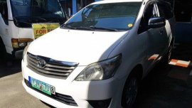 Selling White Toyota Innova 2013 in Marikina
