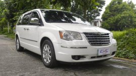 Selling White Chrysler Town And Country 2011 in Quezon City
