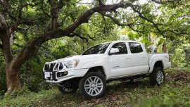 Sell White 2011 Toyota Tacoma in Quezon City