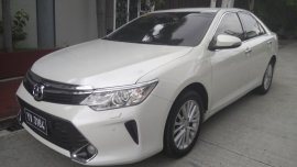 Pearl White Toyota Camry 2016 for sale in Manila