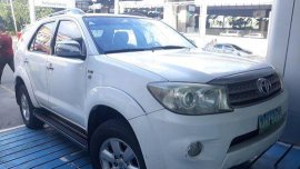 White Toyota Fortuner 2010 for sale in Manual