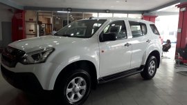 Selling White Isuzu Mu-X 0 in Makati
