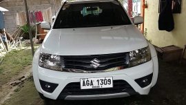 Selling White Suzuki Grand Vitara 2014 in Pamplona