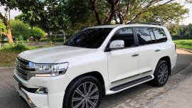 White Toyota Land Cruiser 2019 for sale in Automatic