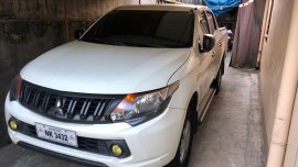 White Mitsubishi Strada 2016 for sale in Manual