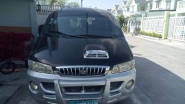 Selling Black Hyundai Accent 2004 in Mabalacat