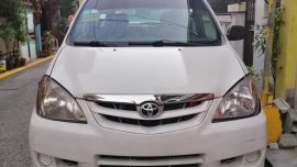 Selling Toyota Avanza 2010 in Makati