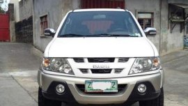 White Isuzu Crosswind 2007 for sale in Manual