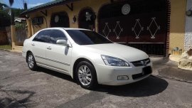 Pearl White Honda Accord 2004 for sale in Automatic
