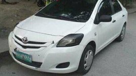 White Toyota Vios 2012 at 77000 km for sale 