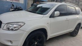 Selling White Toyota Rav4 2006 Automatic Gasoline 