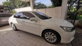 Pearl White Honda Accord 2013 for sale in Automatic
