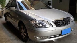 Selling Silver Toyota Camry 2005 at 102000 km 