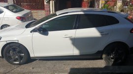 White Volvo V40 2015 Automatic for sale  