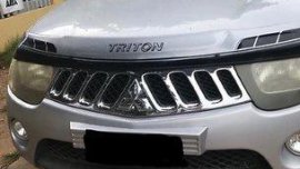 Selling Silver Mitsubishi Strada 2007 at 98000 km