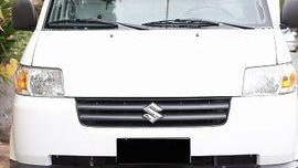 White Suzuki Apv 2017 at 25000 km for sale
