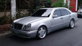 Pearlwhite Mercedes-Benz E500 1997 for sale in Manila