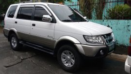Sell White 2012 Isuzu Crosswind in Manila