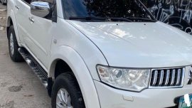 Selling White Mitsubishi Montero 2010 in Pasig