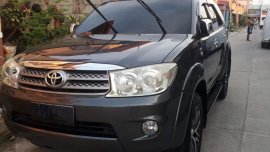 Black Toyota Fortuner 2011 for sale in Manual