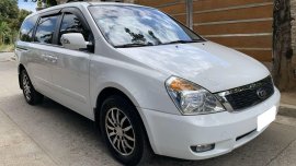Sell White 2014 Kia Carnival in Pasig