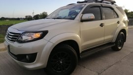 White Toyota Fortuner 2012 for sale in Automatic