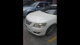 White Toyota Camry 2007 Sedan at 98000 for sale