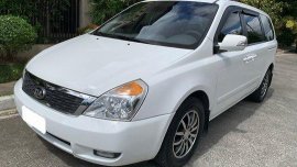 White Kia Carnival 2014 Automatic for sale