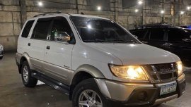 White Isuzu Xuv 2012 for sale in Manila