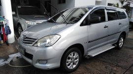 Selling Silver Toyota Innova 2011 in Manila