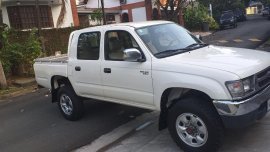 Sell 2000 Toyota Hilux in Quezon City