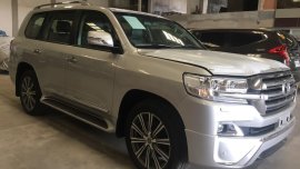 White Toyota Land Cruiser 2018 for sale in Manila