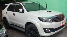 Pearl White Toyota Fortuner 2015 for sale in Quezon City