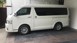 White Toyota Grandia 2017 for sale in Automatic