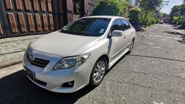 Pearl White Toyota Corolla Altis 2010 for sale in Automatic