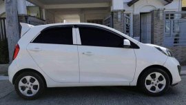 White Kia Picanto 2012 at 108000 km for sale 