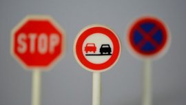 Overtaking on the right – is this really illegal? 