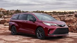 2021 Toyota Sienna brings our faith back in minivans (not because it's hybrid)
