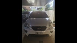 Selling White Kia Carens 2010 SUV / MPV in Quezon City