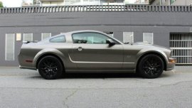 Grey Ford Mustang 2005 in Manila
