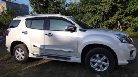 Selling Silver Isuzu Mu-X in San Pablo