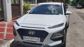 Selling White Hyundai KONA in Manila
